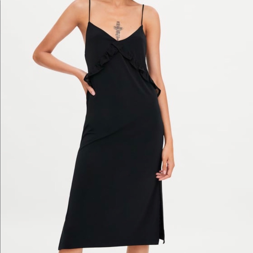 Zara ruffles dress med